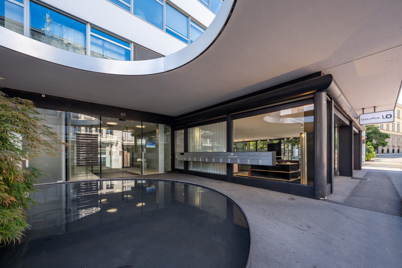 325m² office, photo 1 of 10