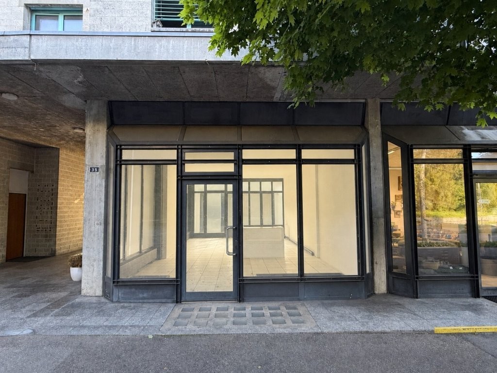 82m² shop
