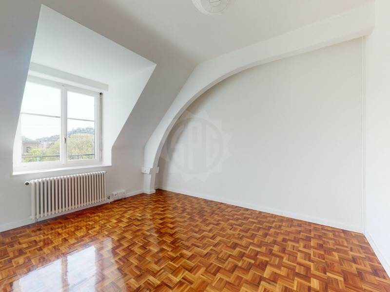 323m² office