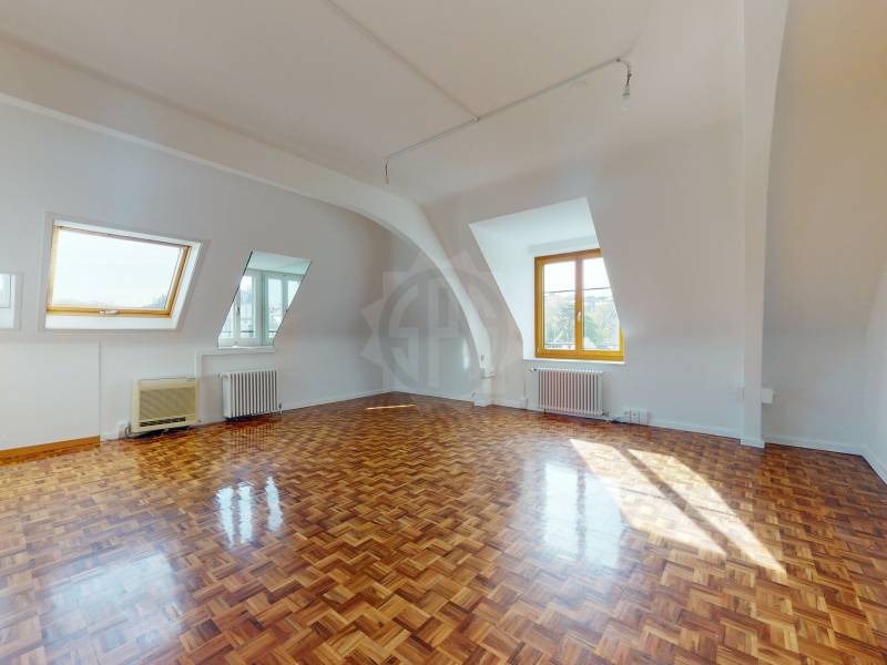 323m² office