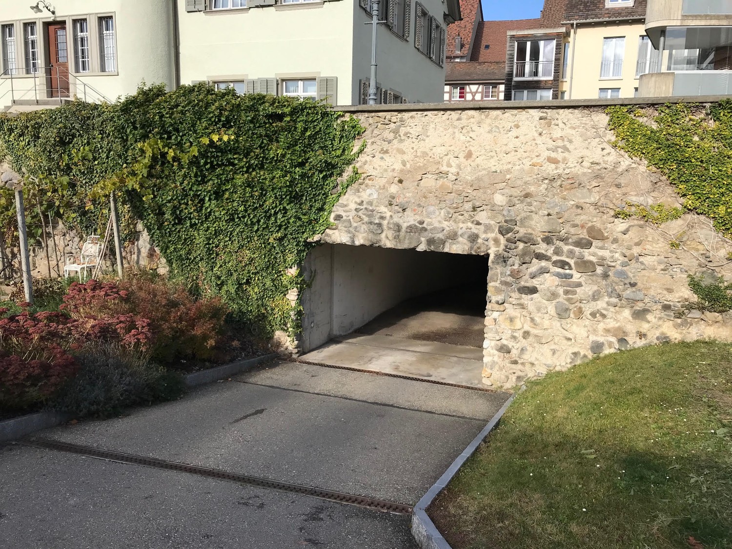 Underground slot, photo 1 of 5