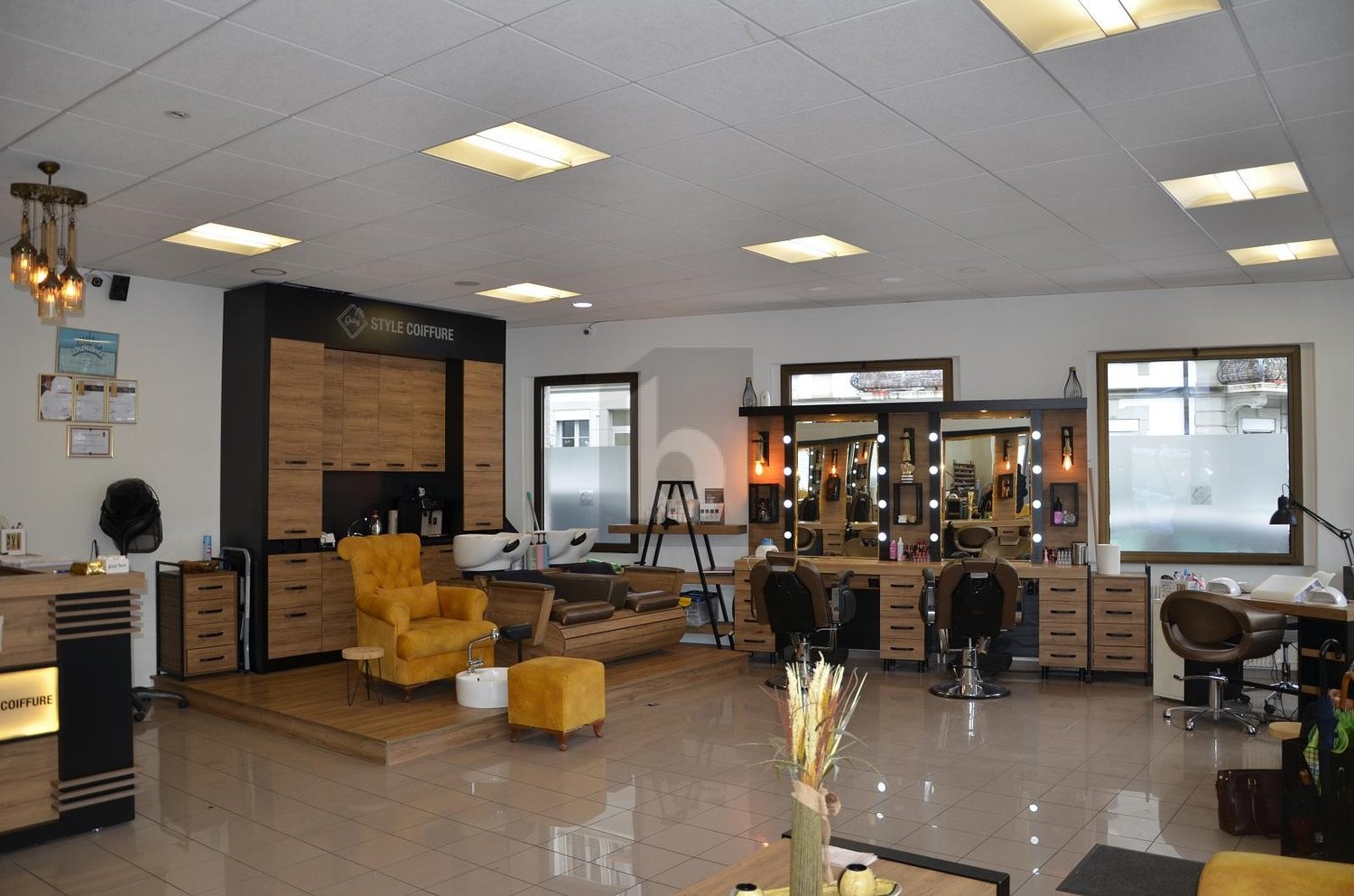 116m² shop, photo 2 of 3