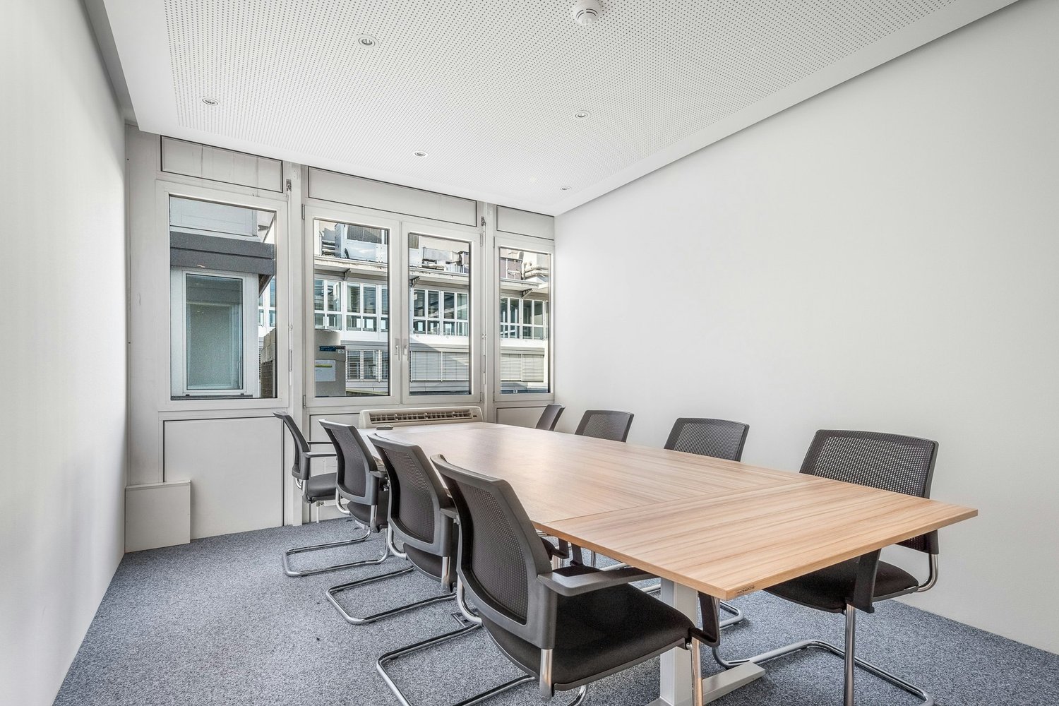 320m² office, photo 3 of 9