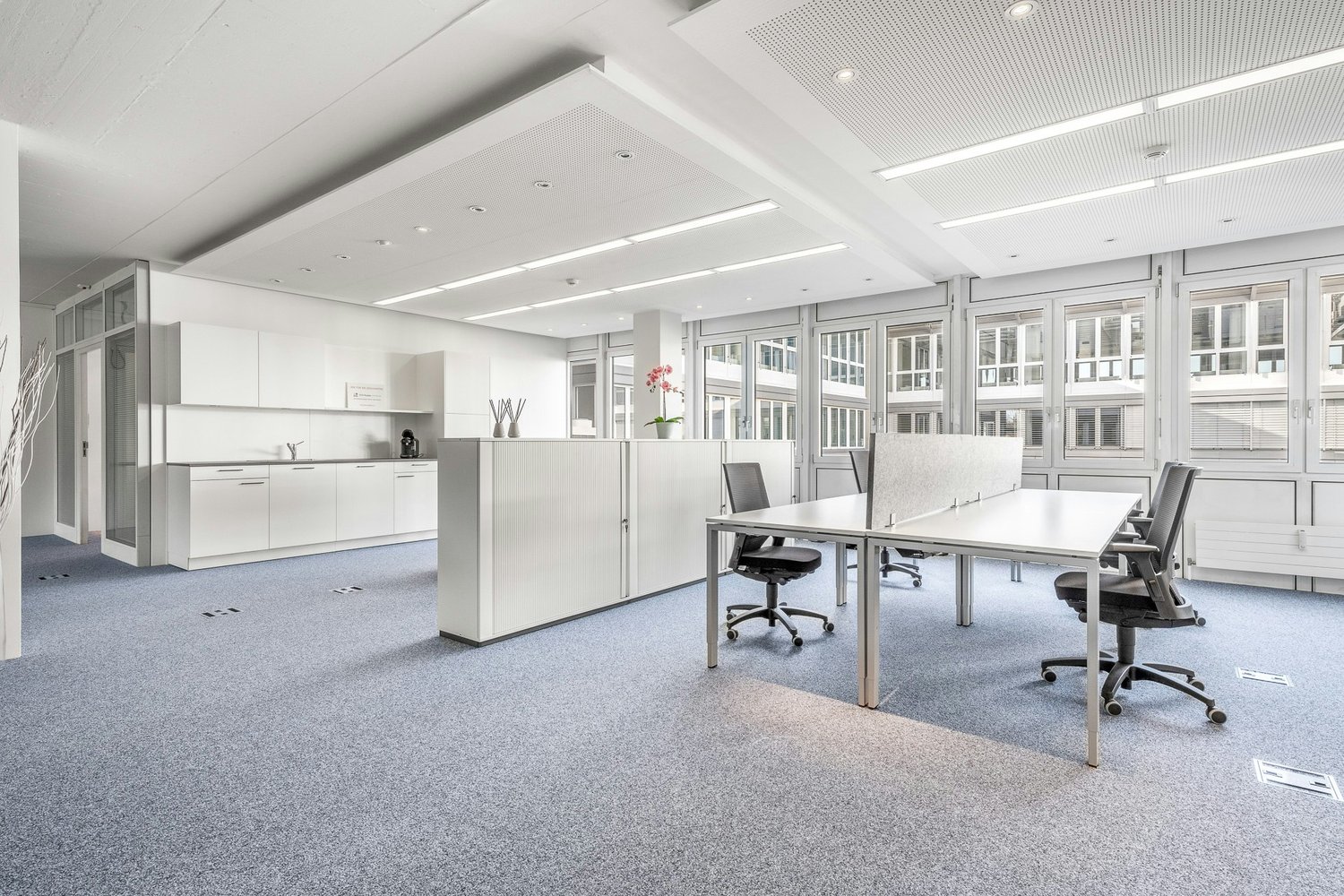 320m² office, photo 1 of 9