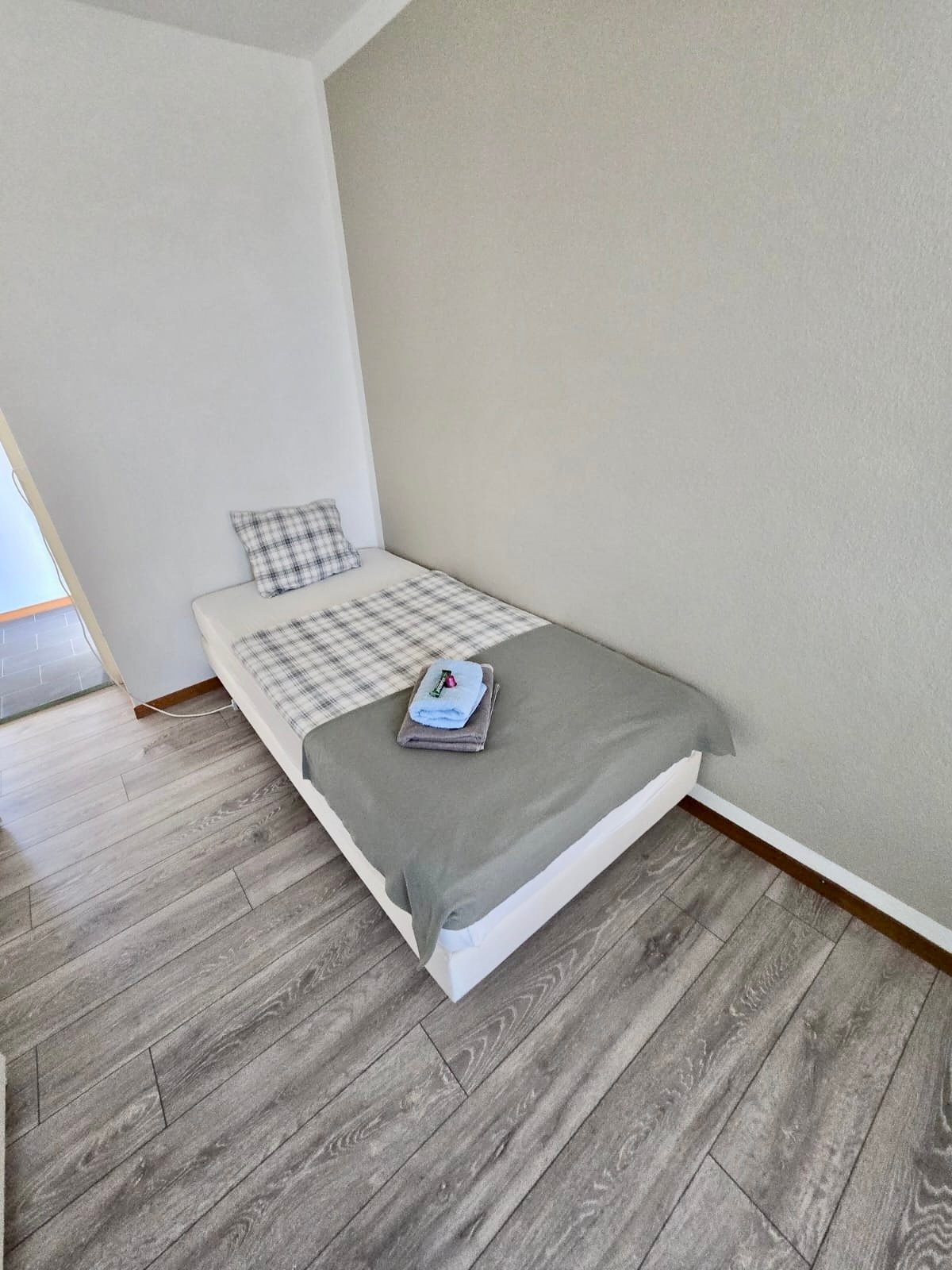 1 room single room, photo 1 of 10