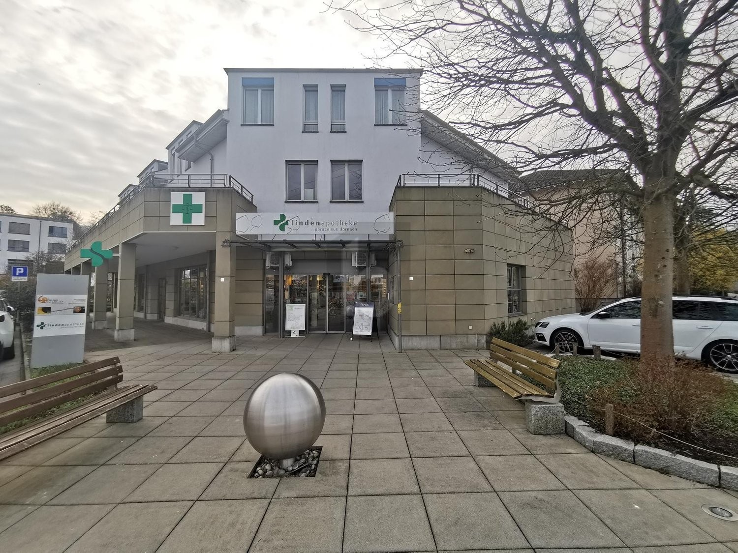 816m² living / commercial building, photo 1 of 3