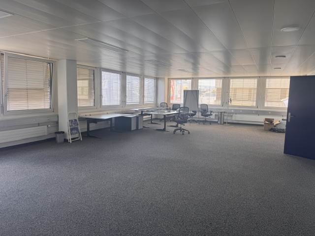 106m² office, photo 1 of 4
