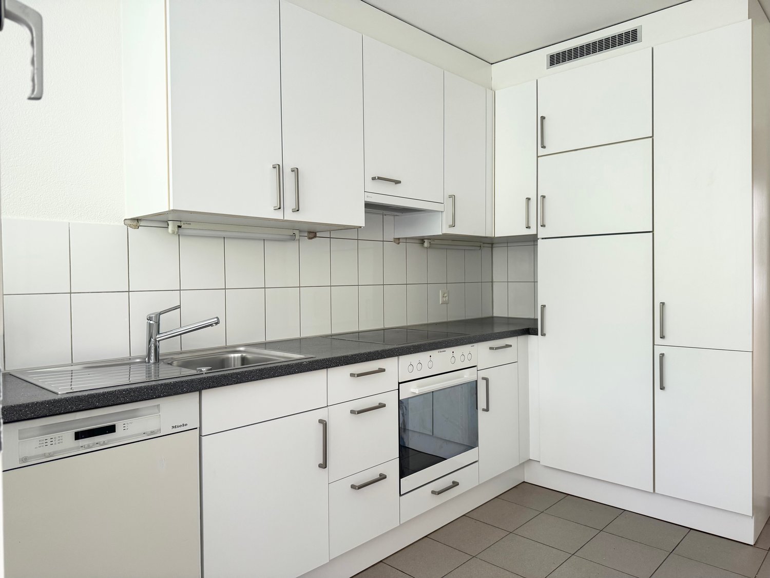3 rooms apartment, photo 2 of 9