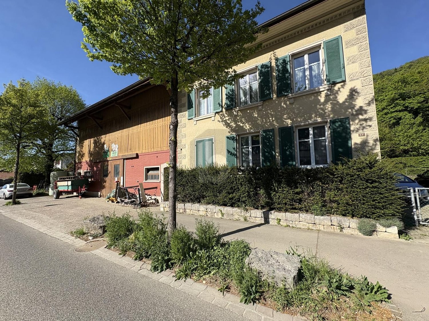 8 rooms farm house