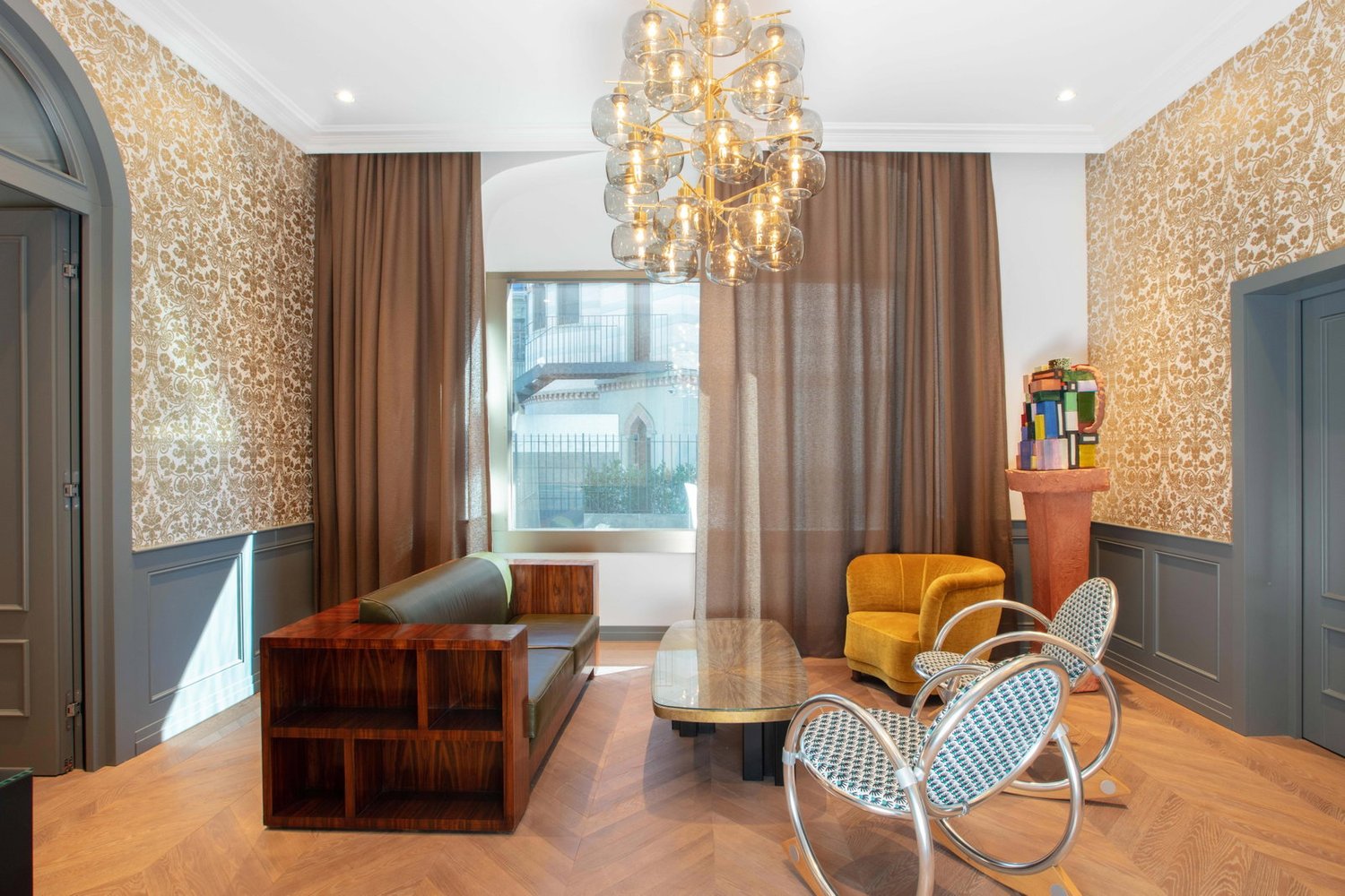 60m² office