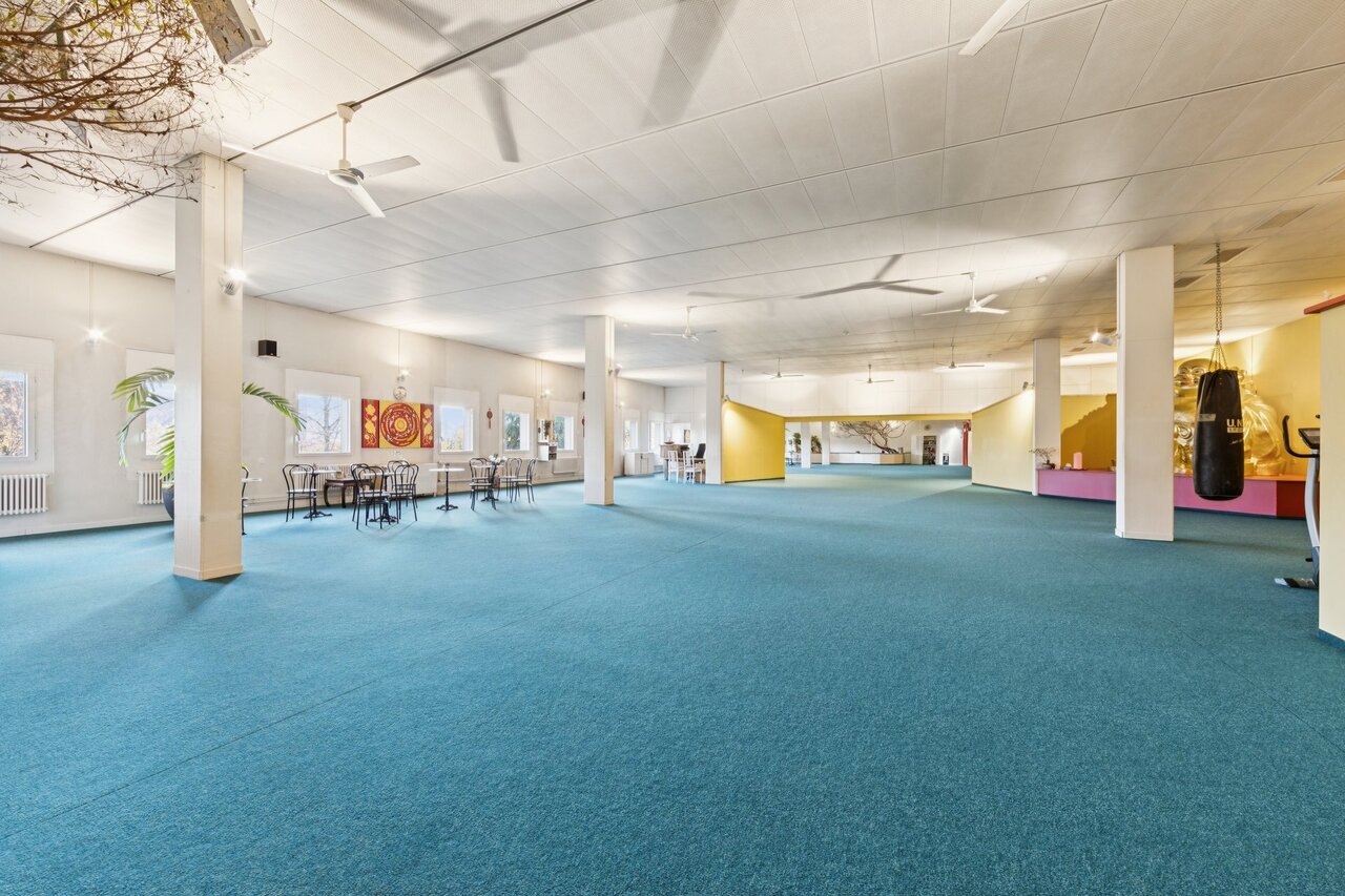 562m² commercial, photo 2 of 6