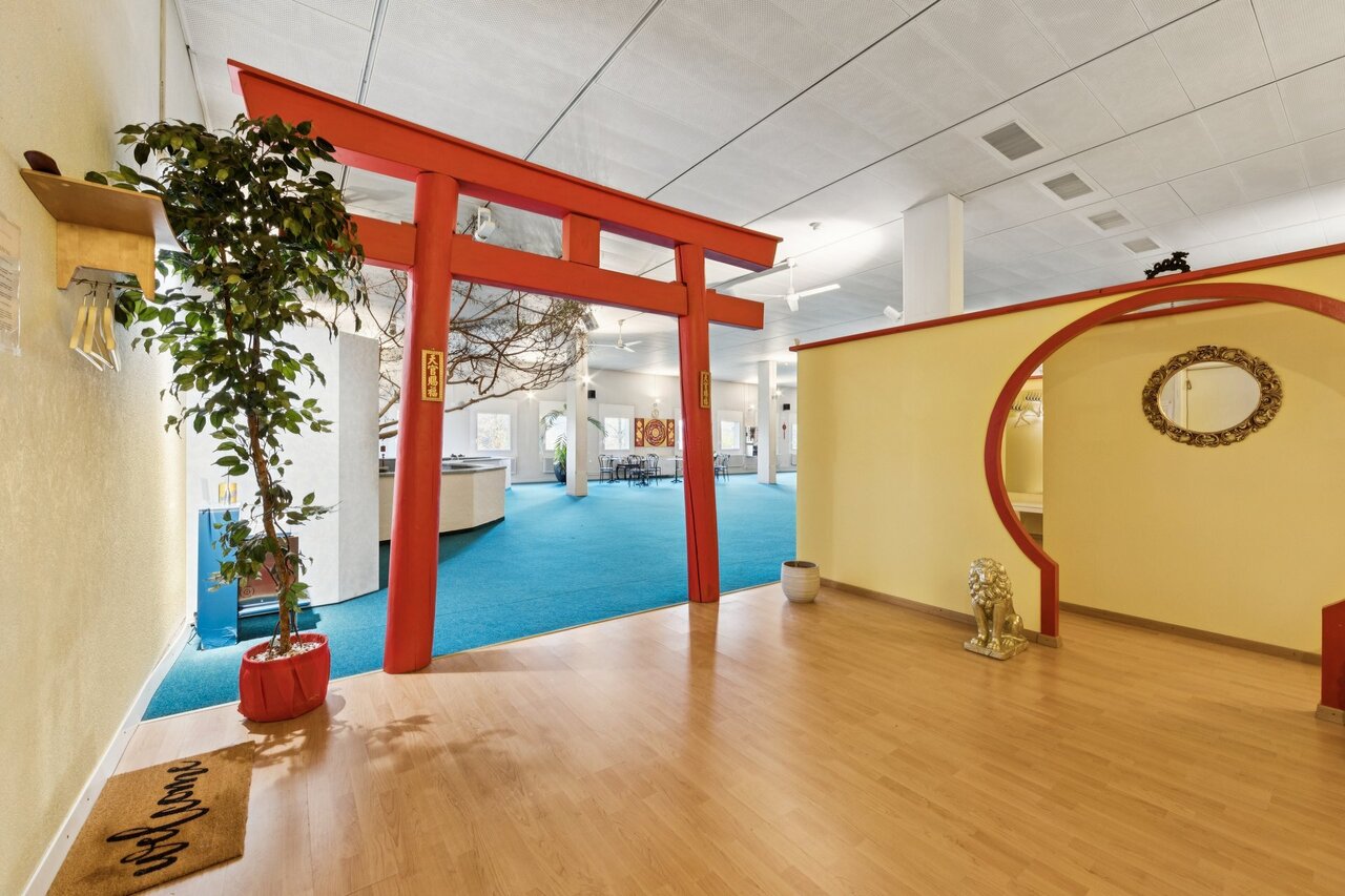 562m² commercial, photo 1 of 6