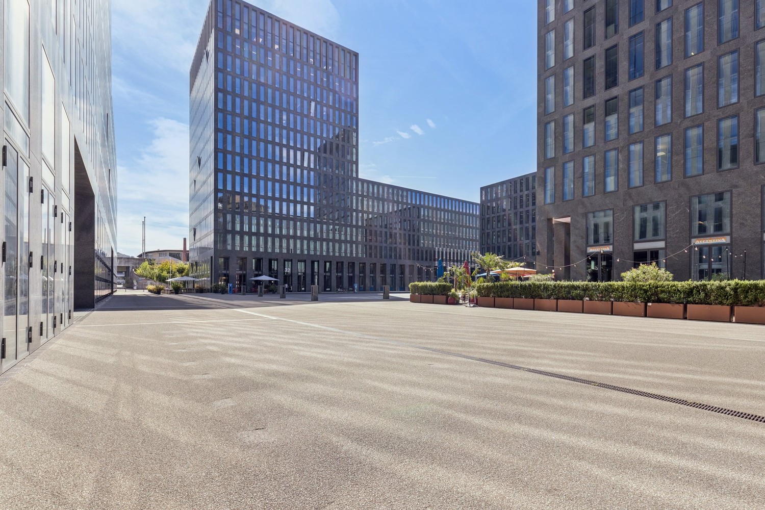 649m² office, photo 2 of 10
