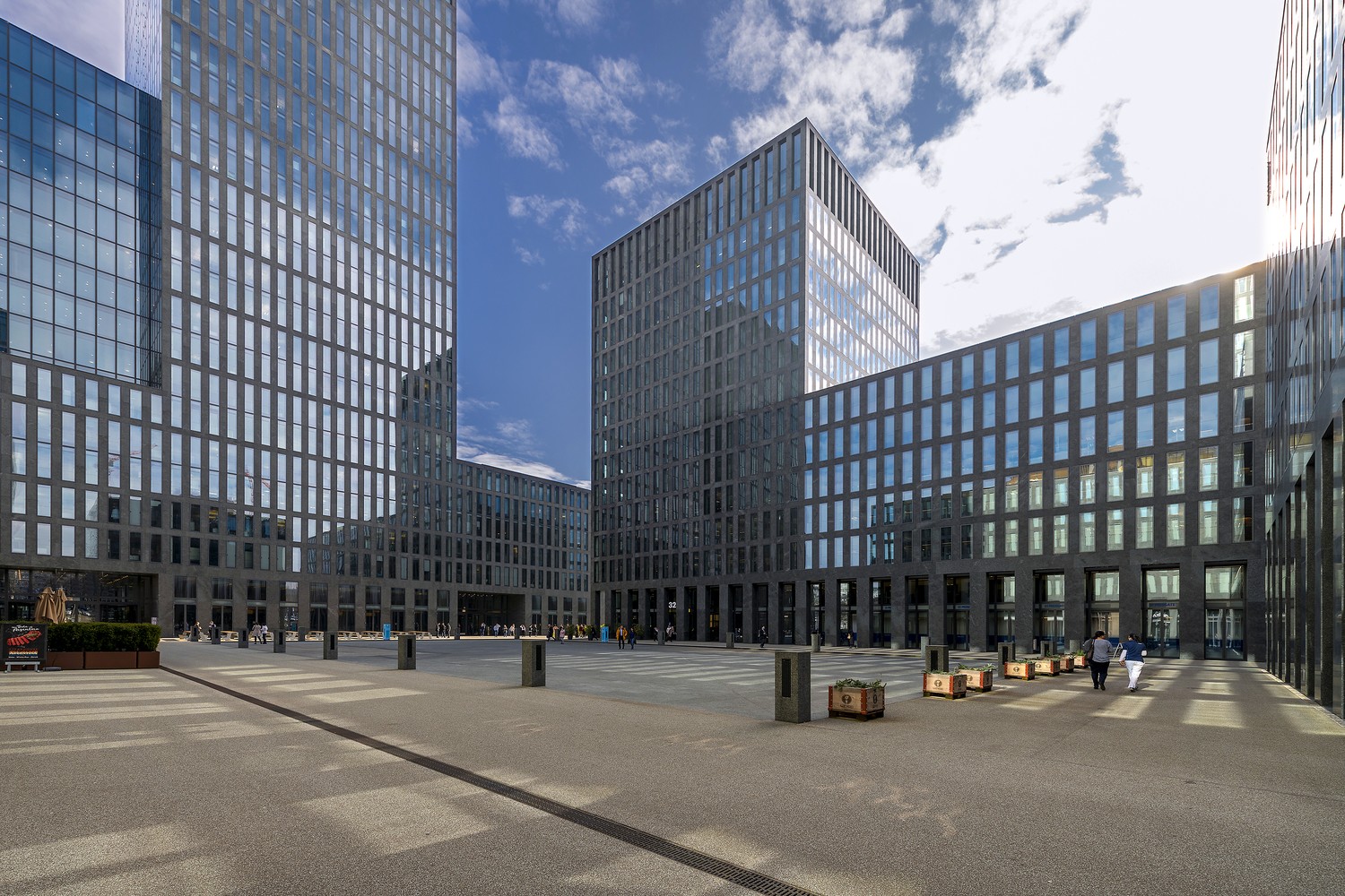 649m² office, photo 1 of 10