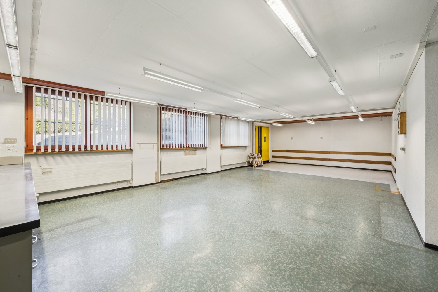 102m² office