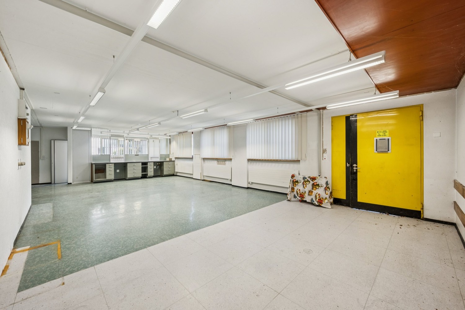 102m² office
