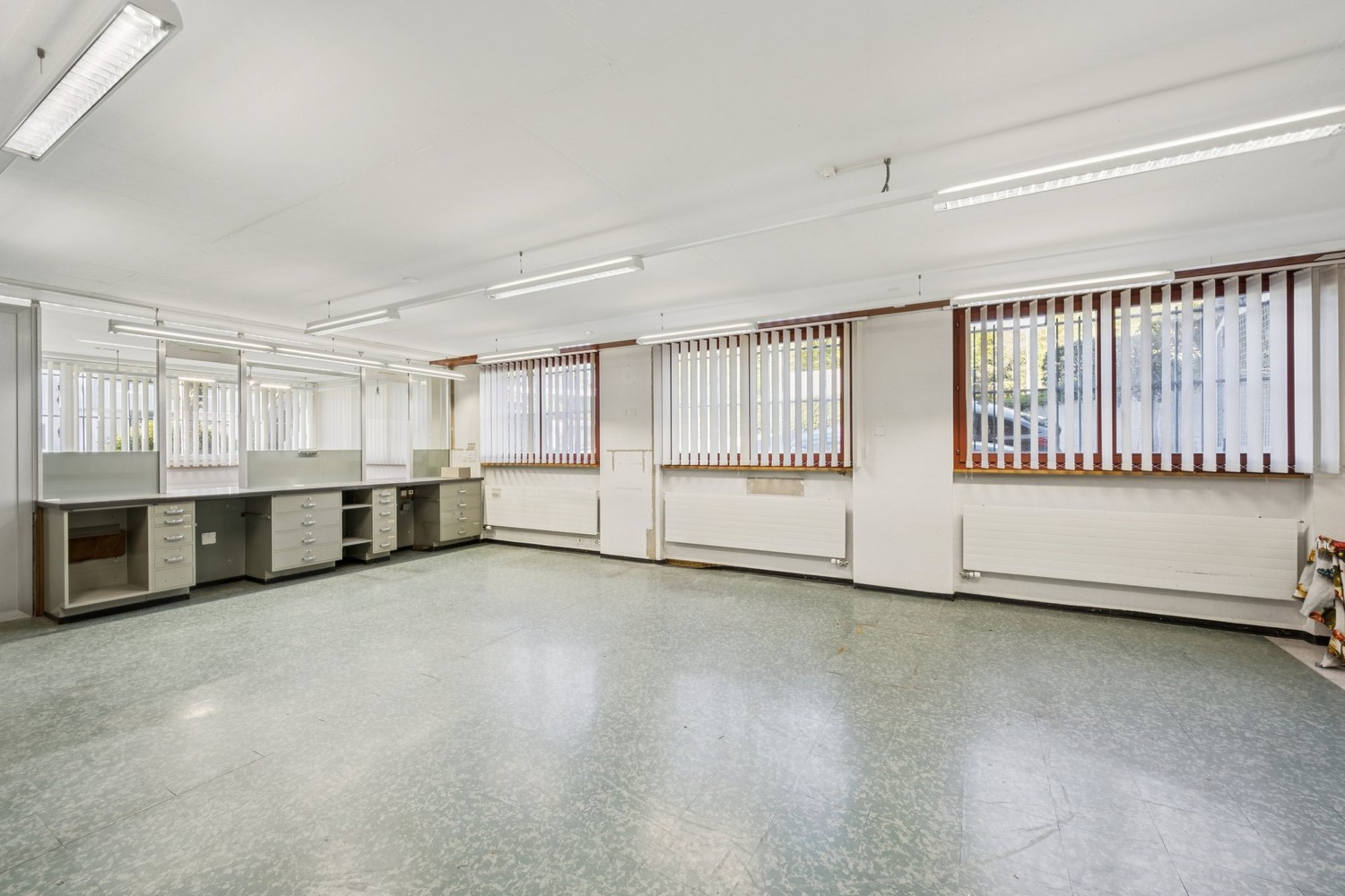 102m² office