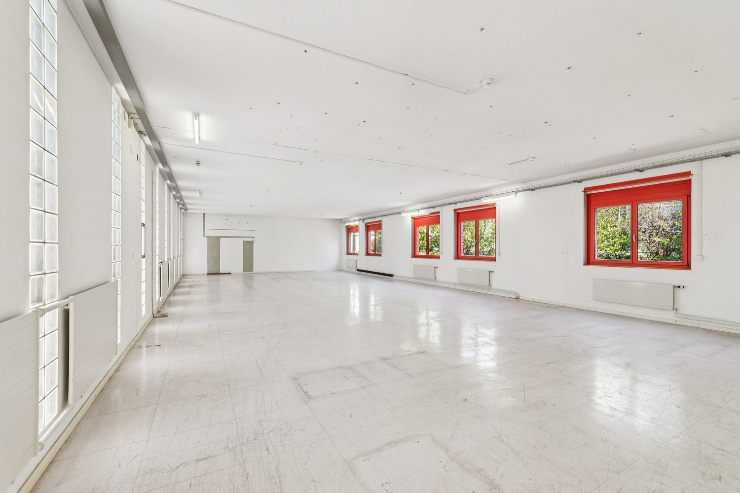 266m² office, photo 2 of 9