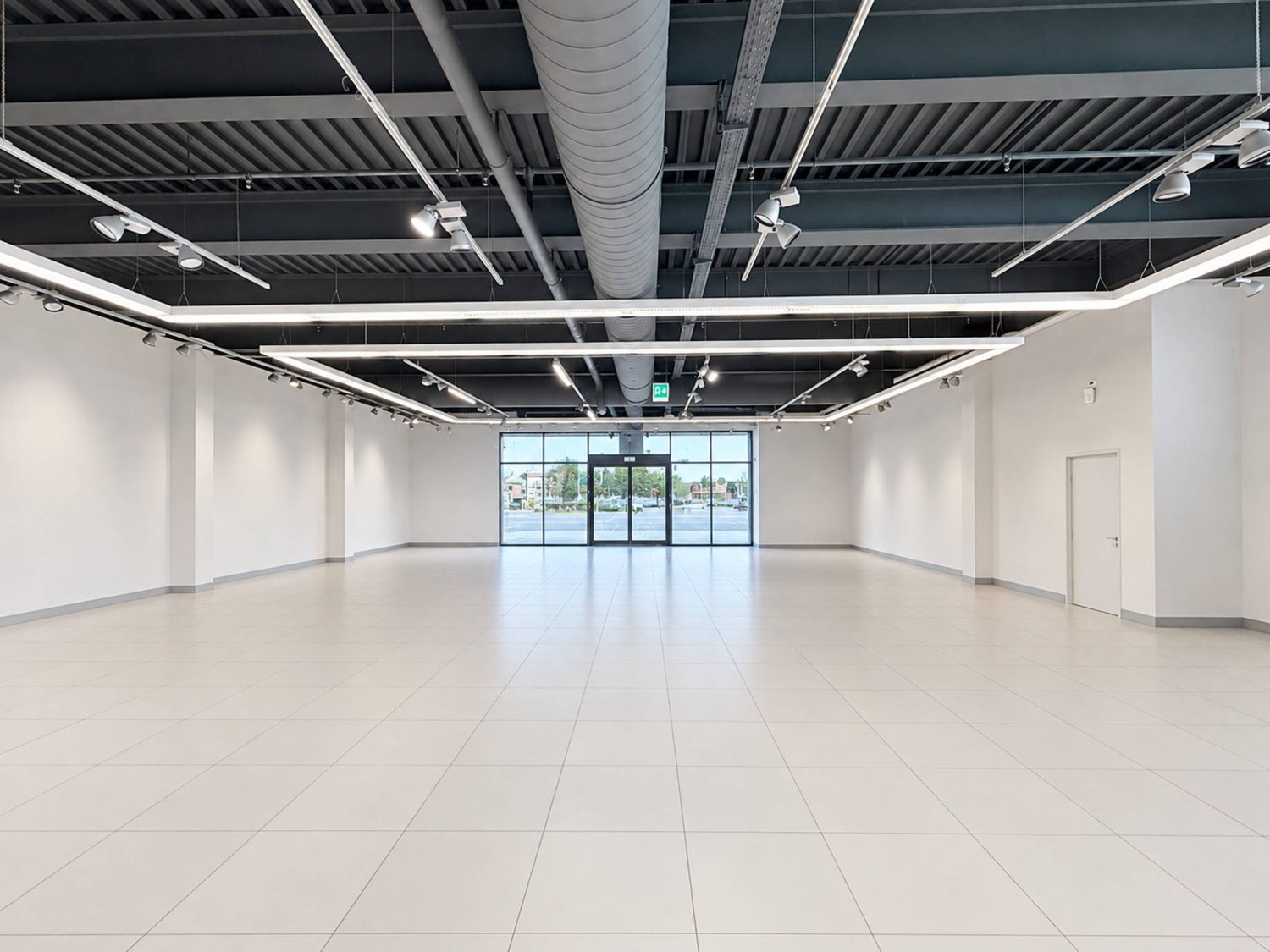 946m² arcade, photo 3 of 5