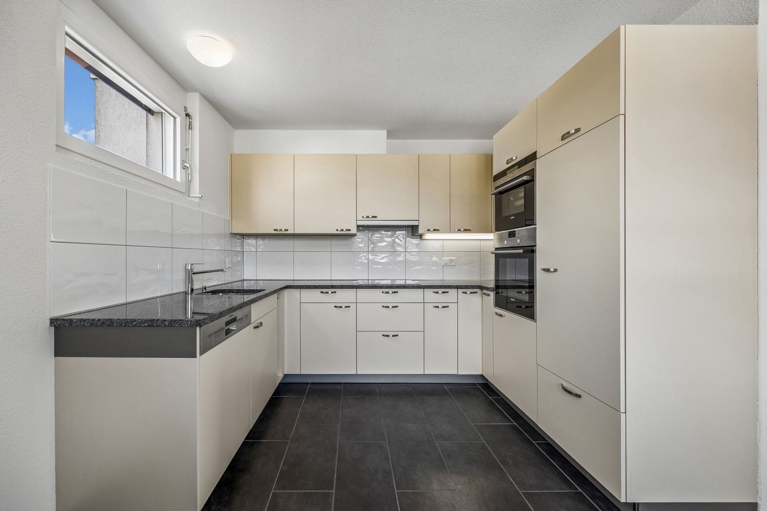 Multi family house, photo 6 of 10