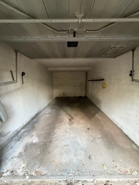 Underground slot, photo 1 of 3