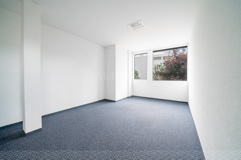 84m² office