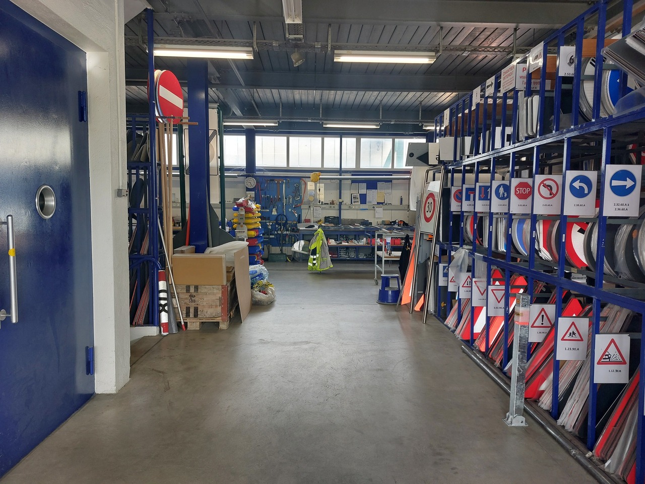 272m² storage room