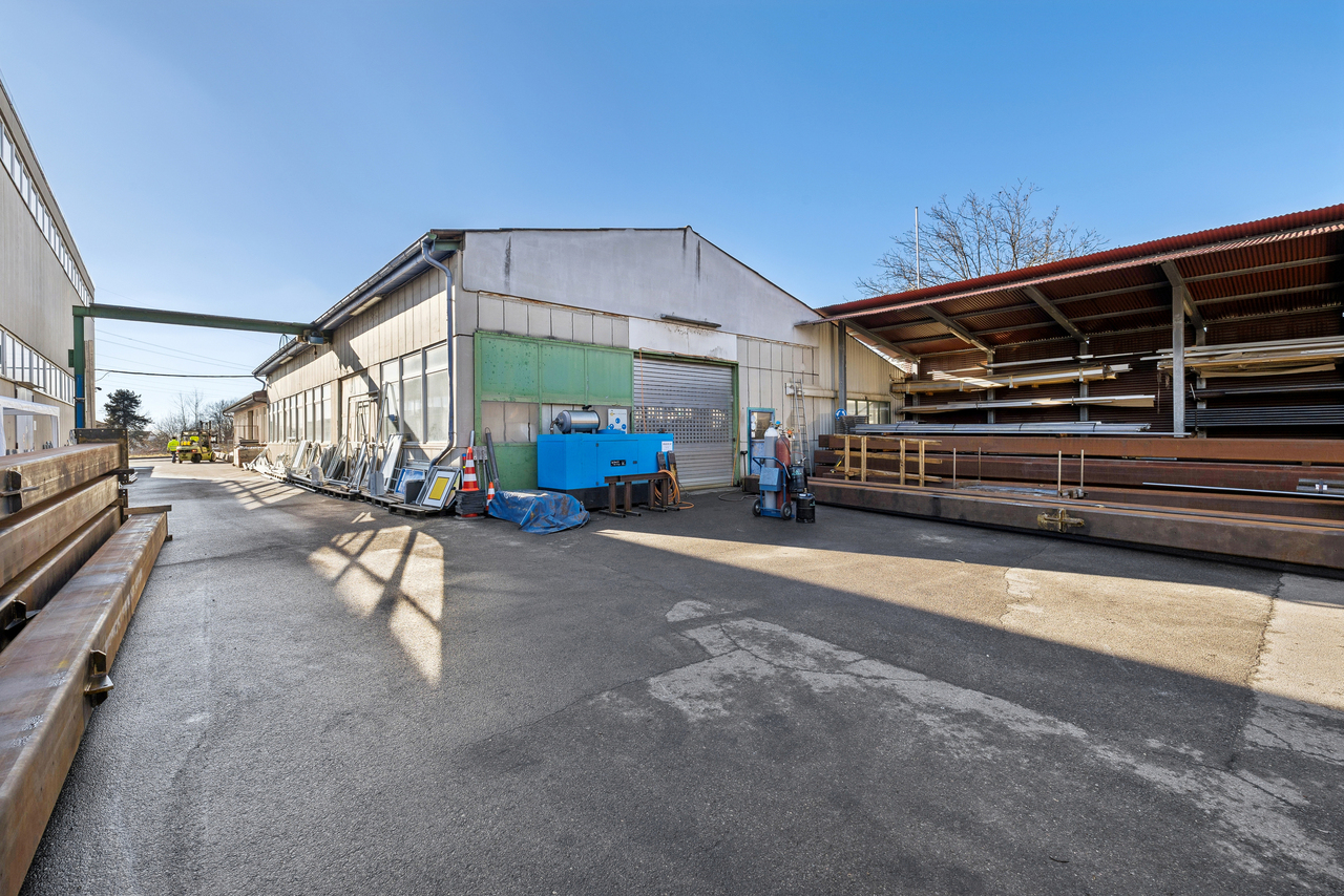272m² storage room