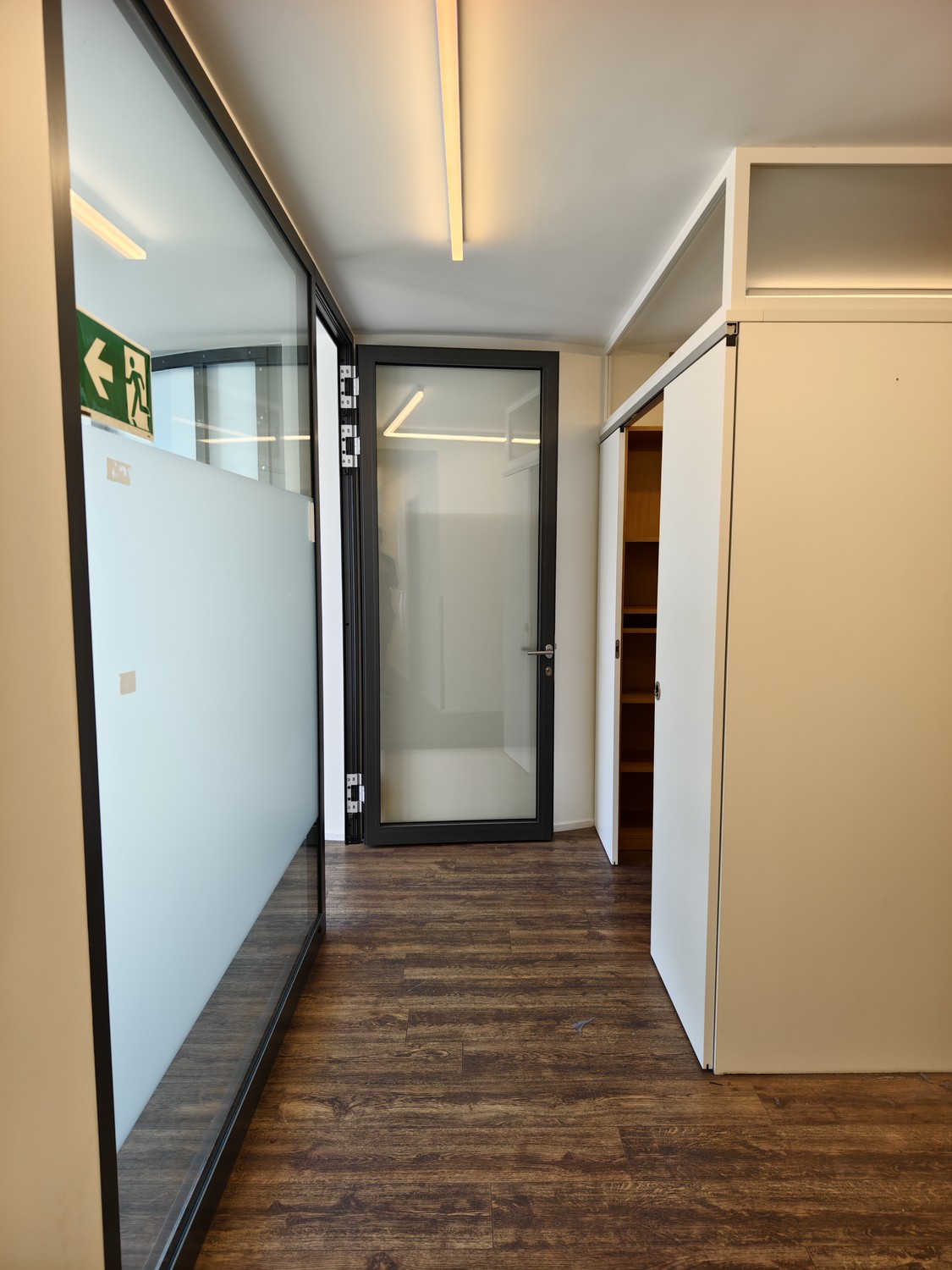 128m² office
