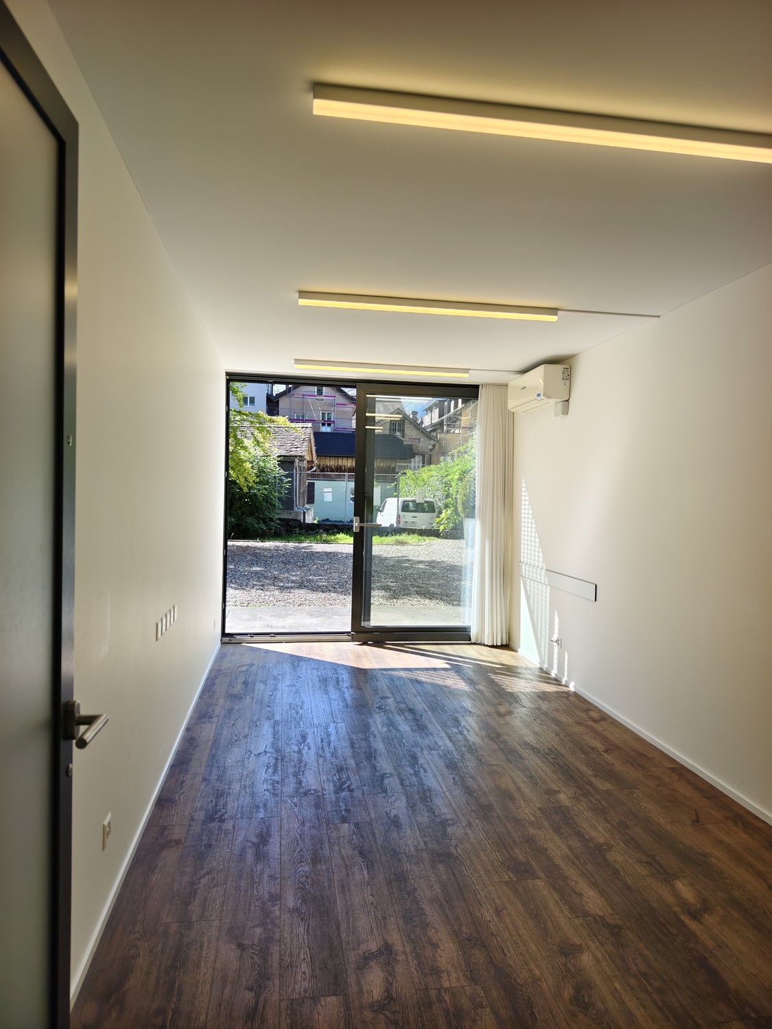 128m² office