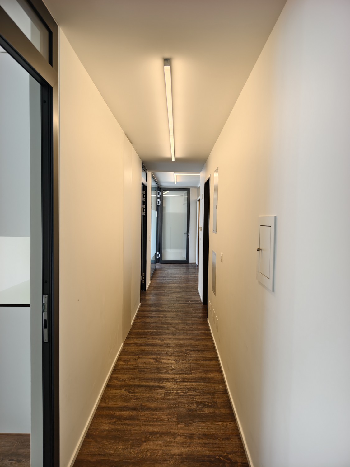 128m² office