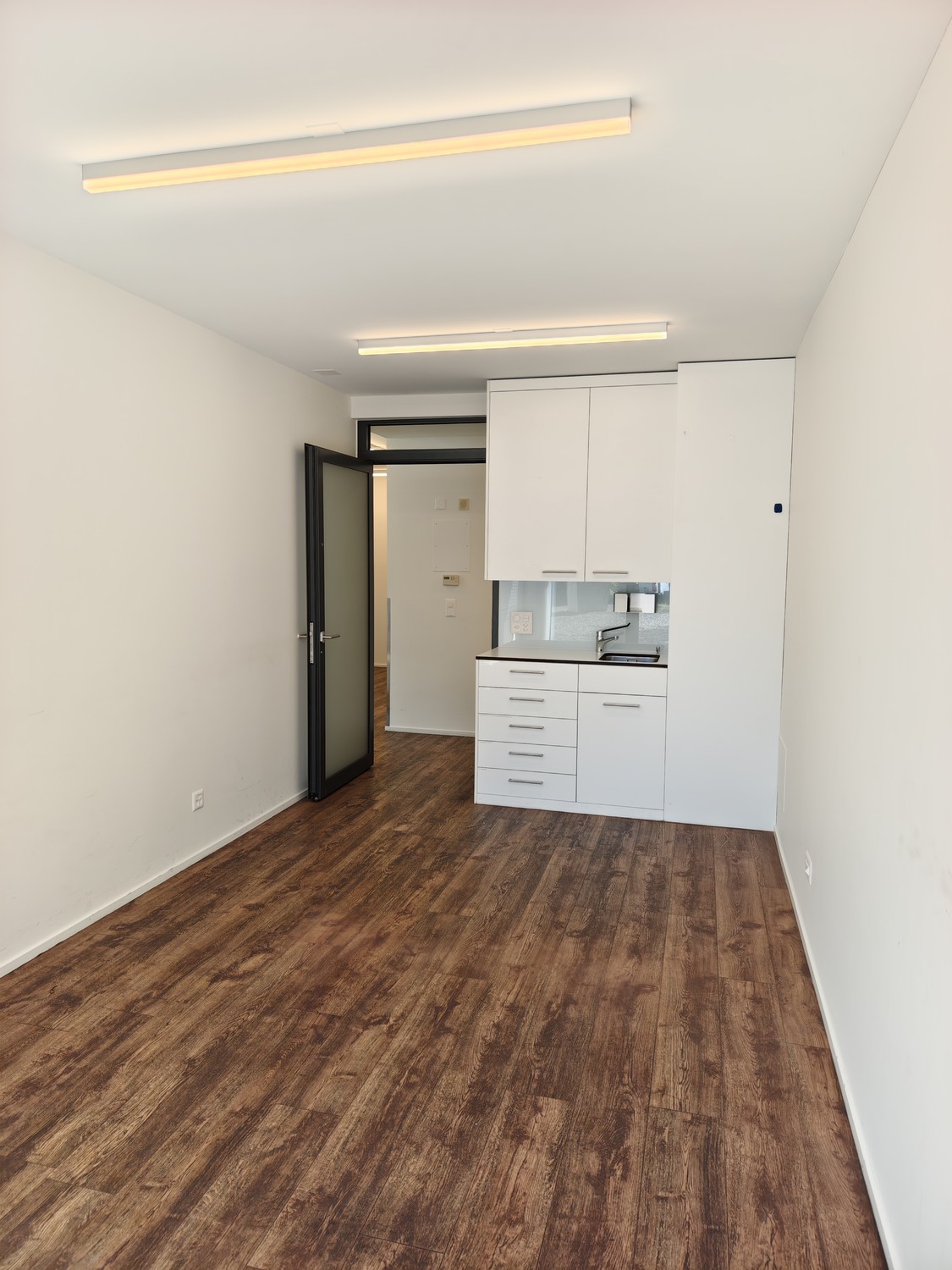 128m² office