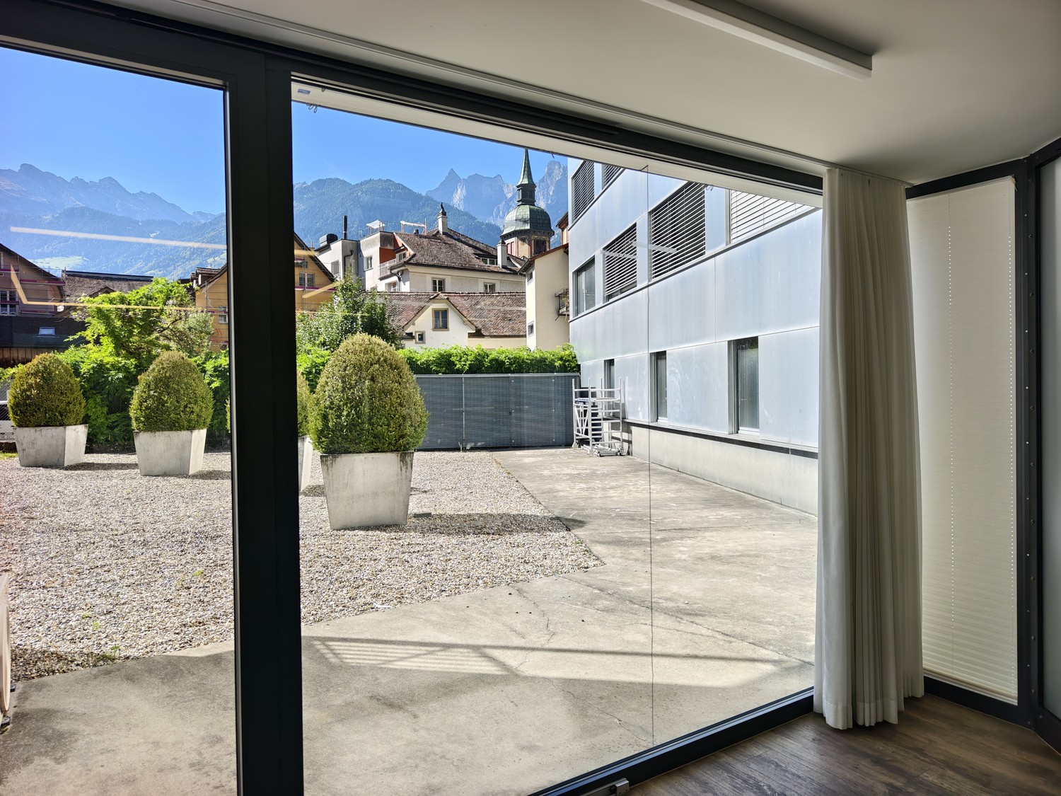 128m² office