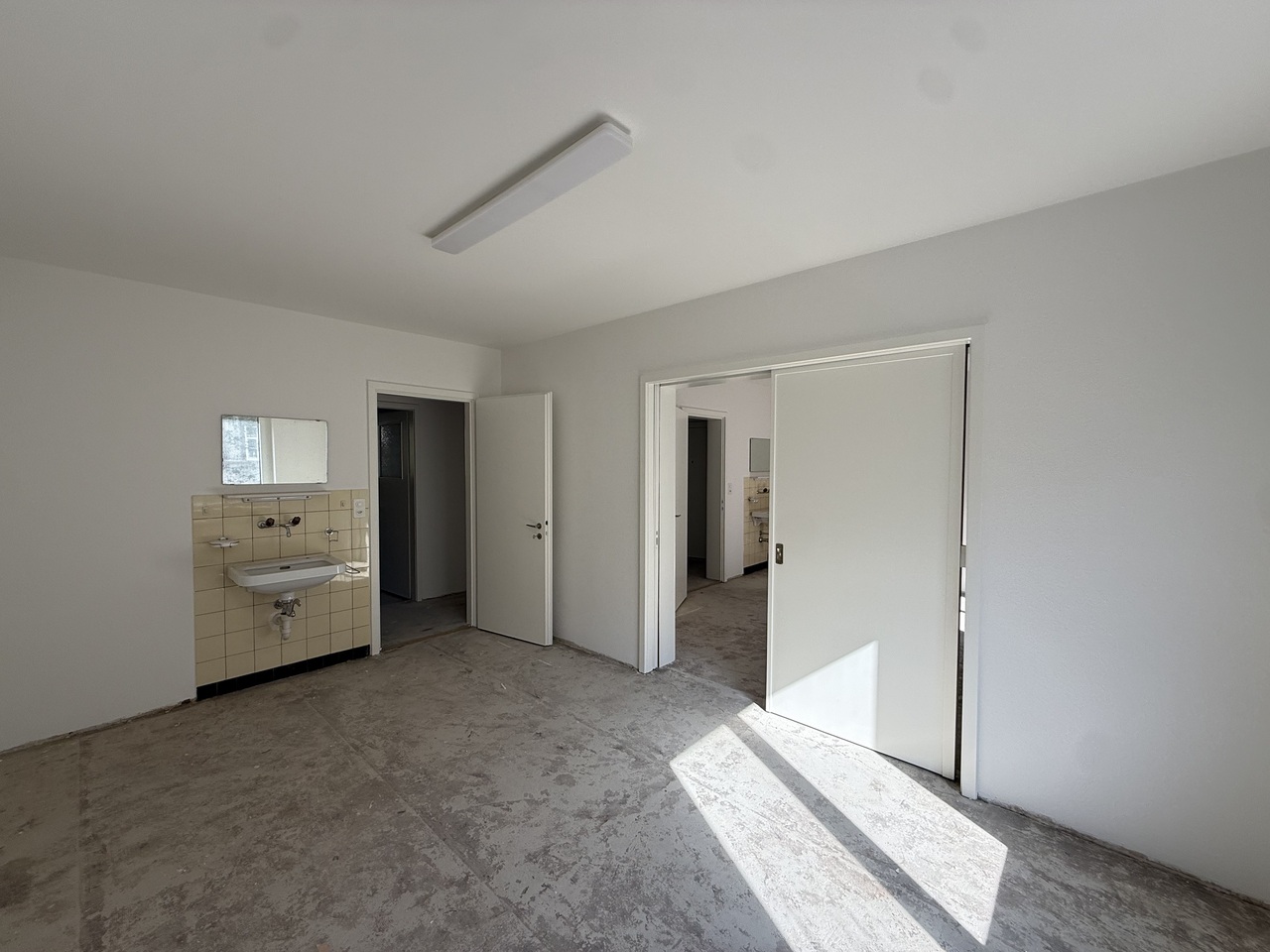 60m² office