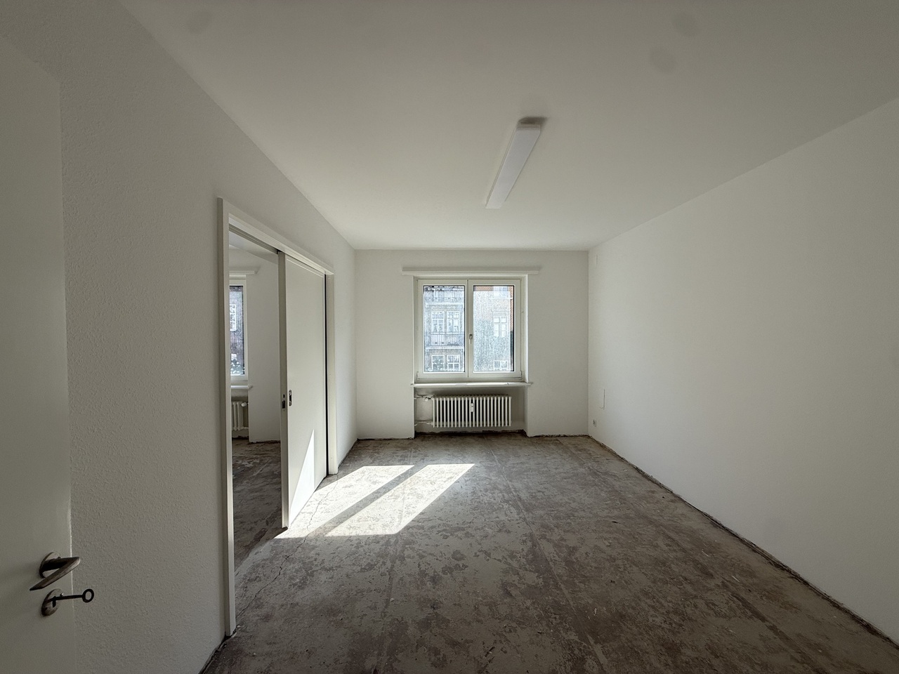 60m² office