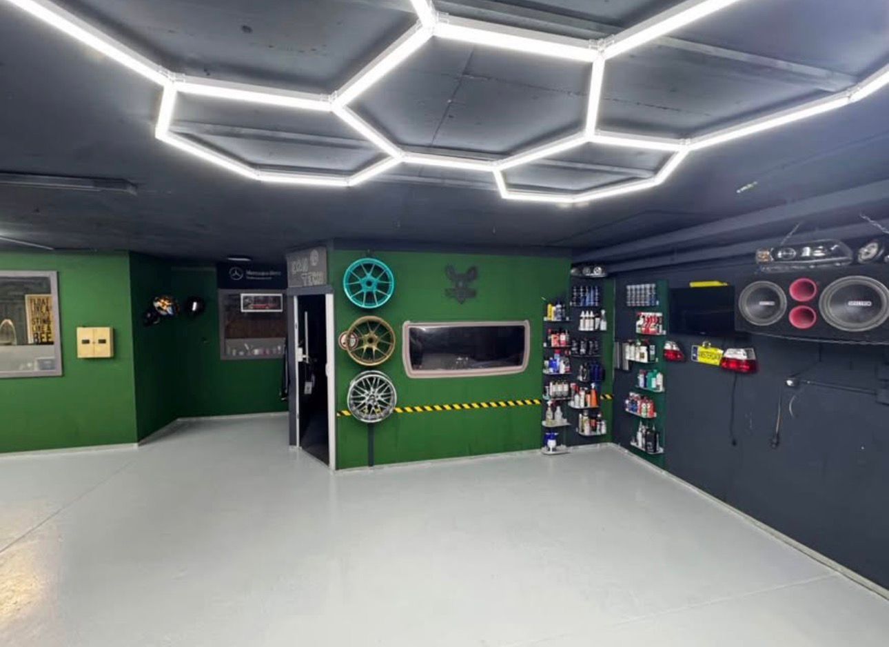 120m² workshop