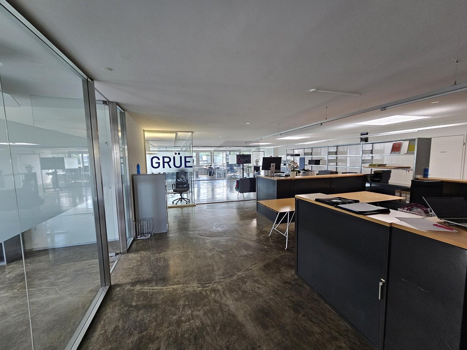 322m² office, photo 1 of 4