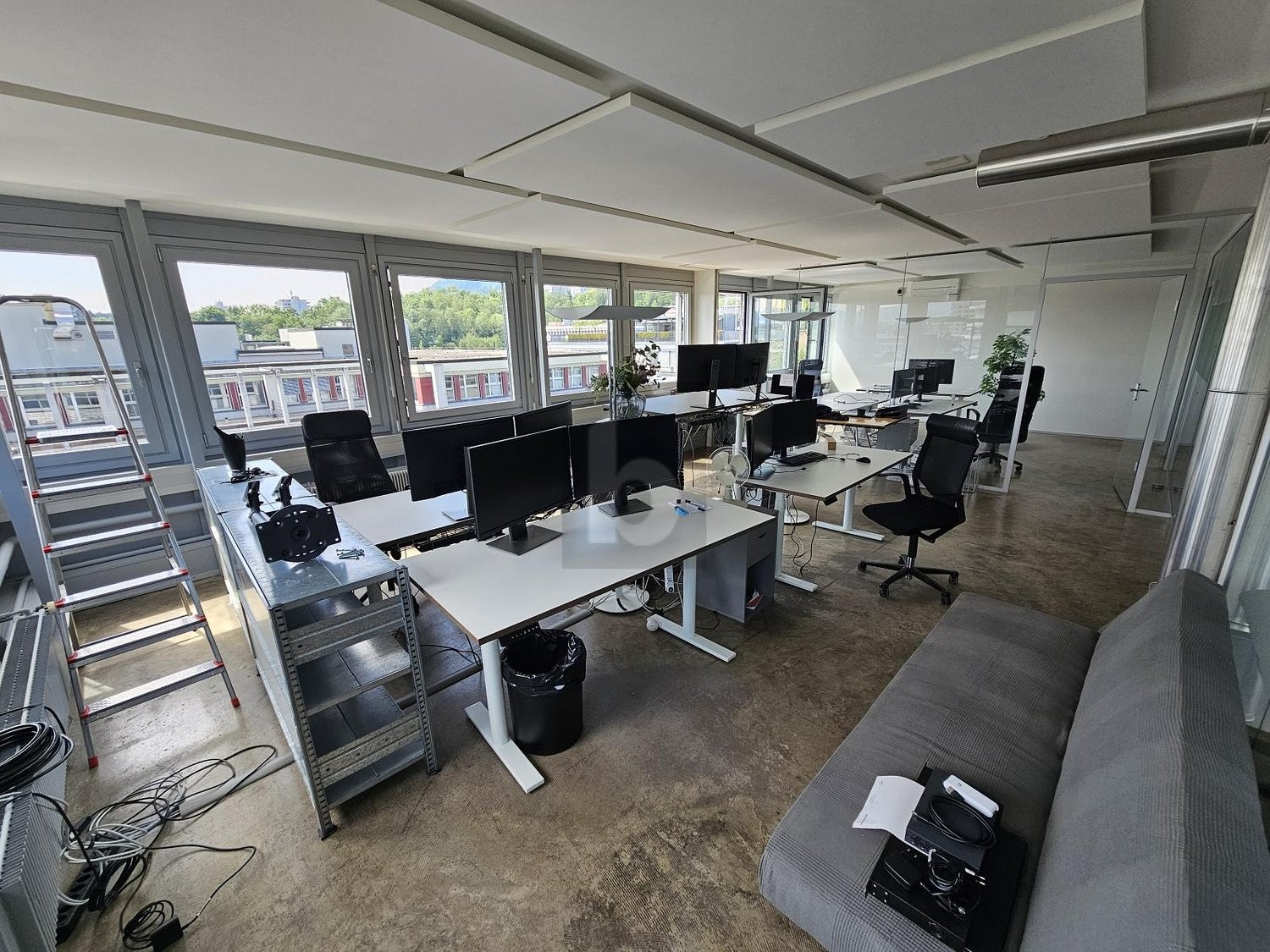 322m² office, photo 3 of 4