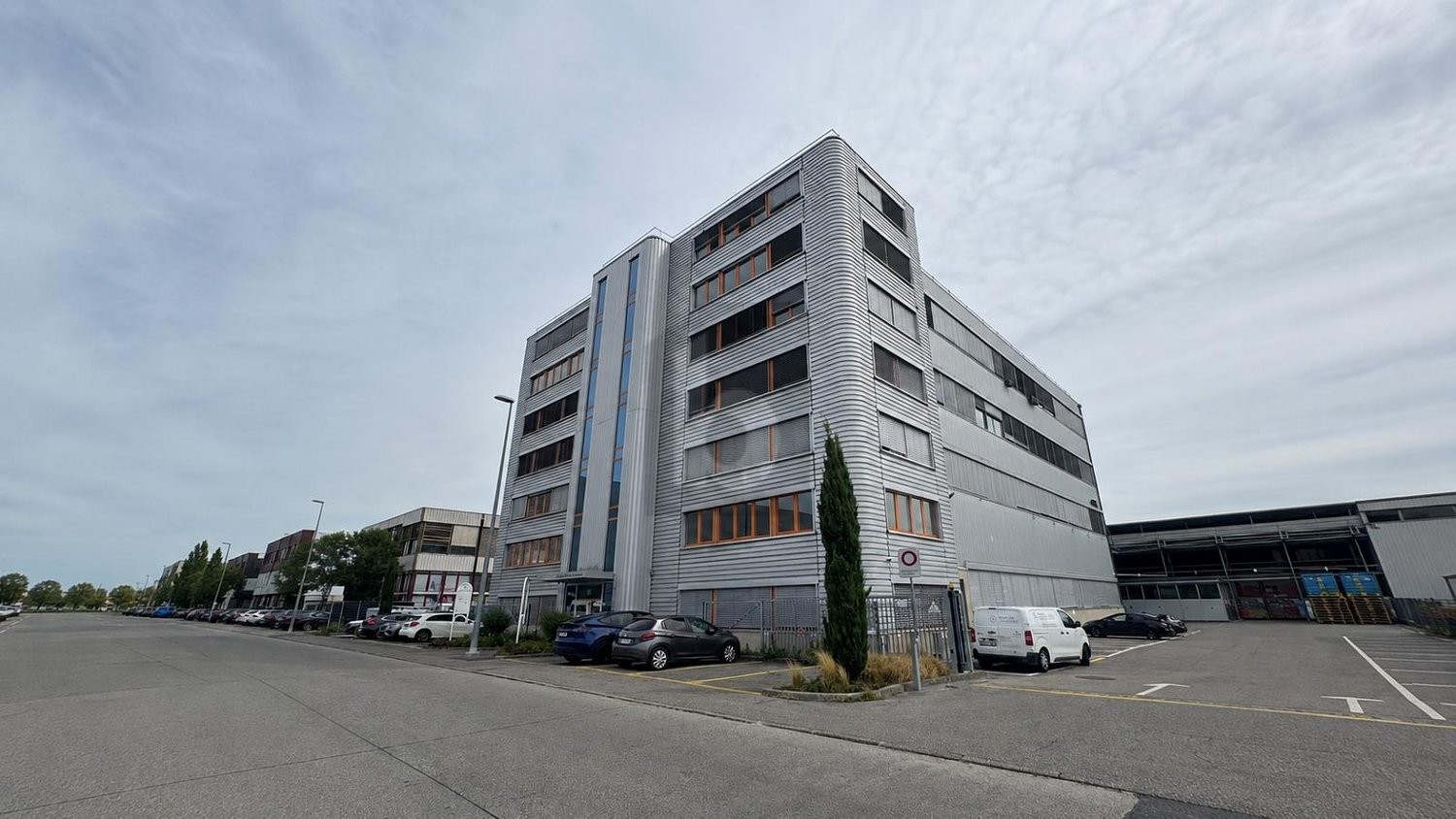 110m² office, photo 1 of 4