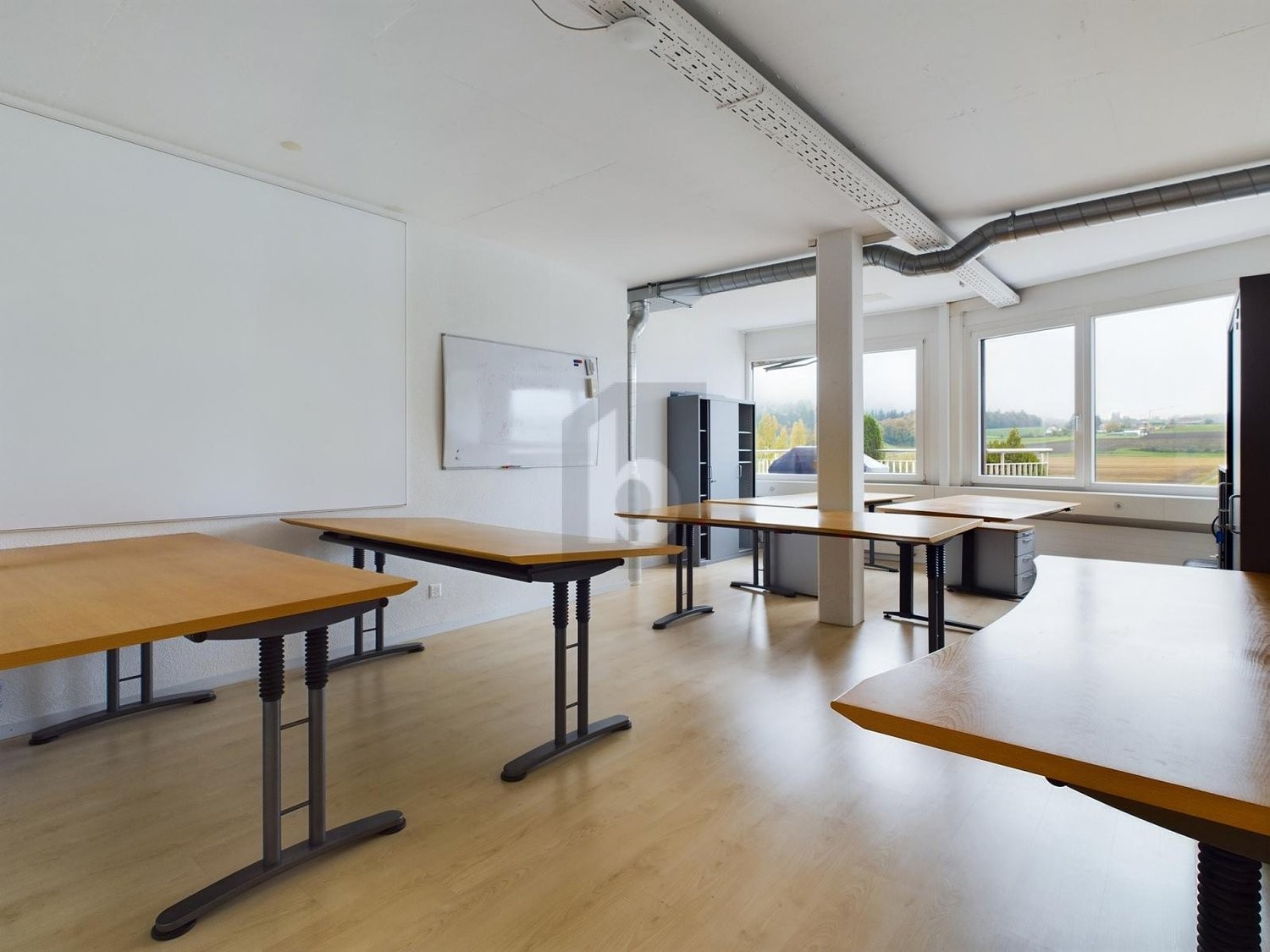 330m² office, photo 4 of 4