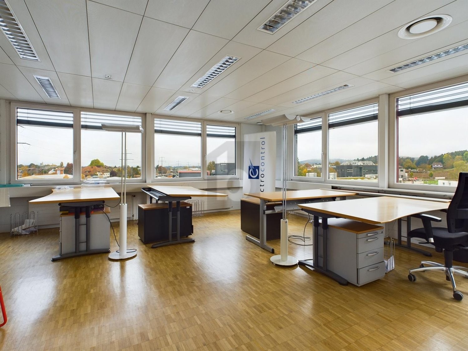 330m² office, photo 2 of 4