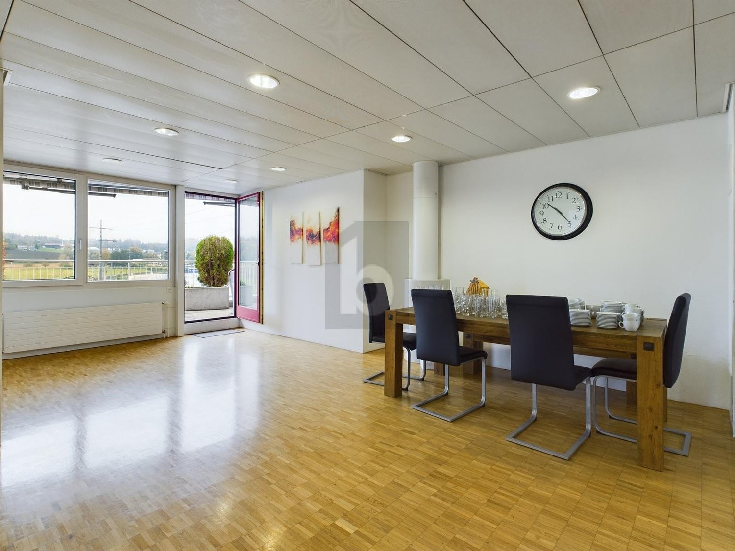 330m² office, photo 3 of 4