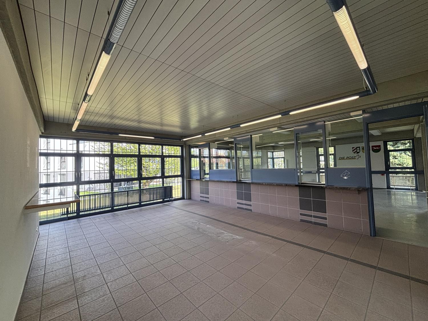 298m² commercial