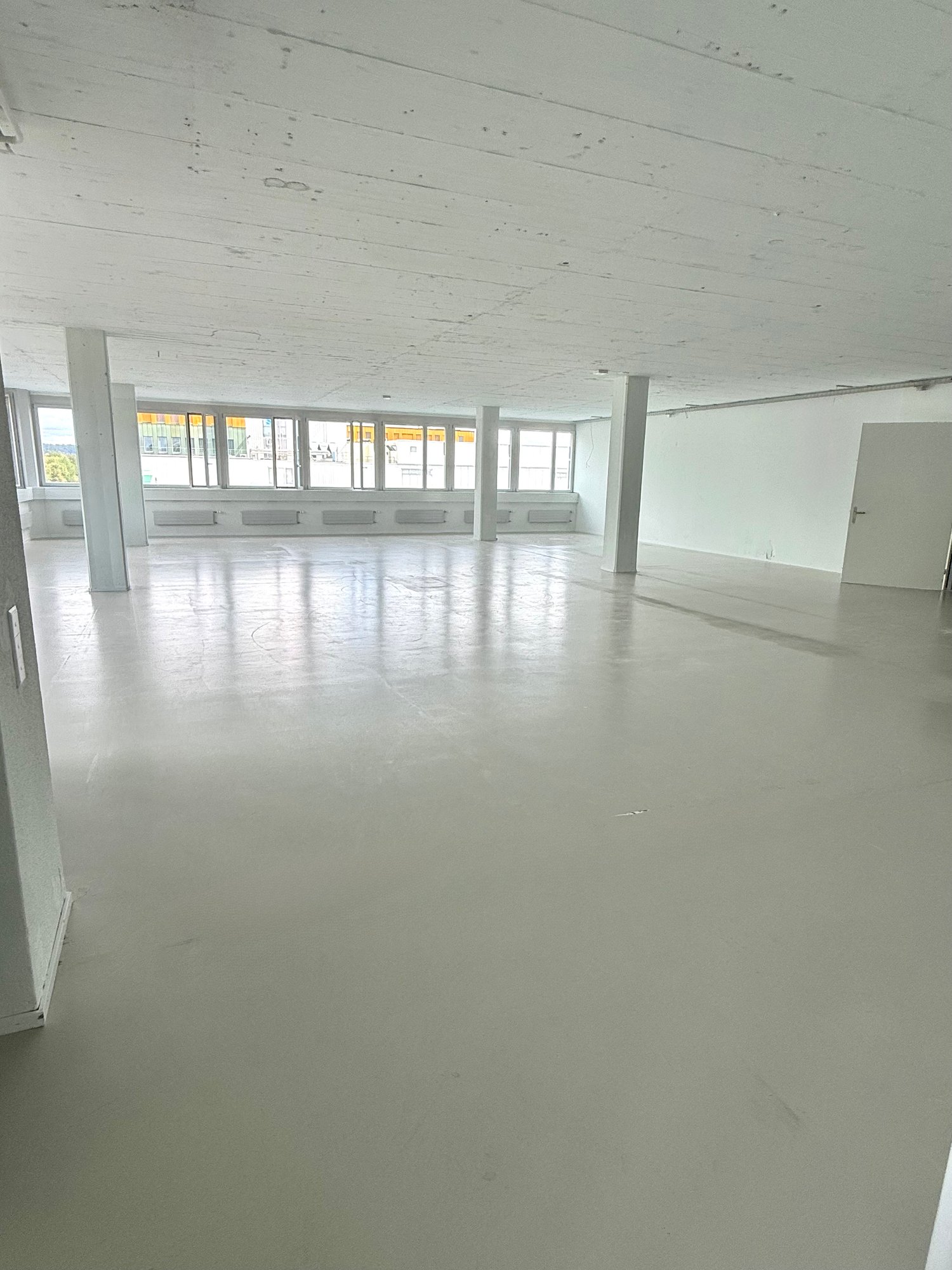 198m² industrial object, photo 1 of 10
