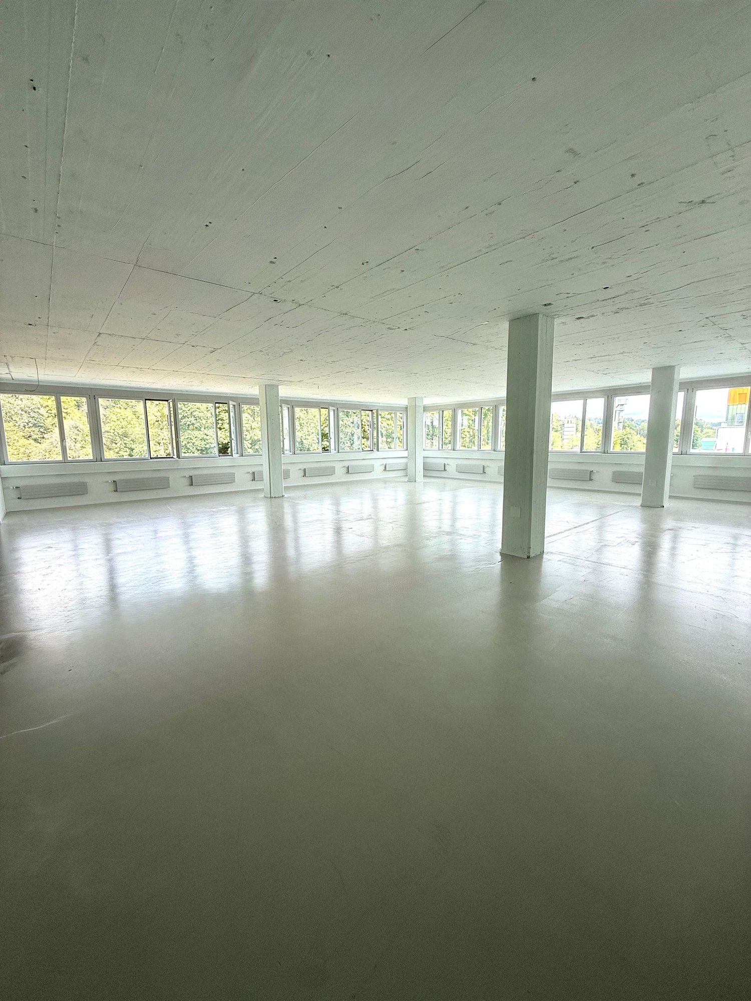 198m² industrial object, photo 2 of 10