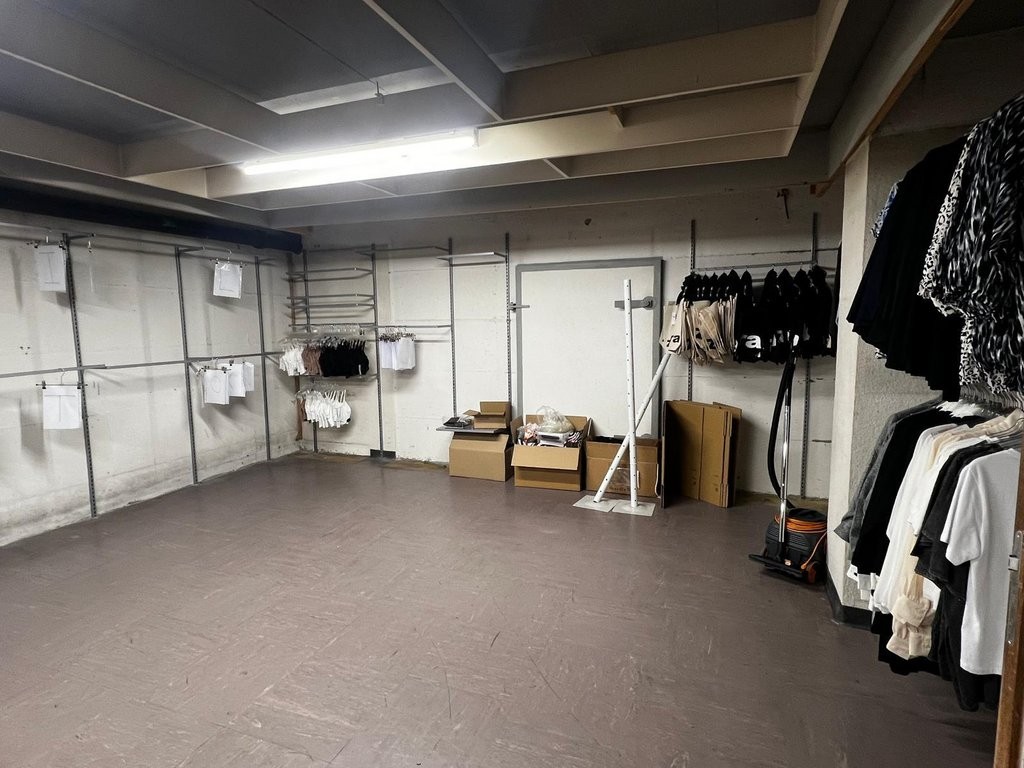 133m² shop, photo 6 of 10
