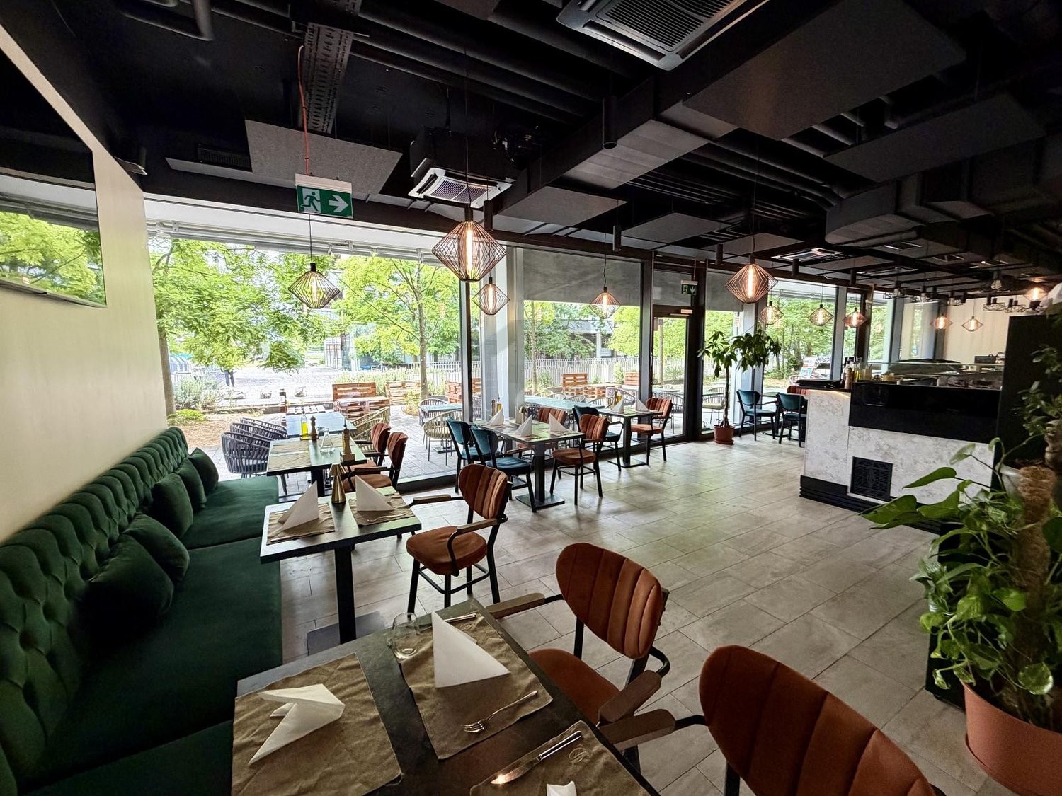 206m² restaurant, photo 3 of 4