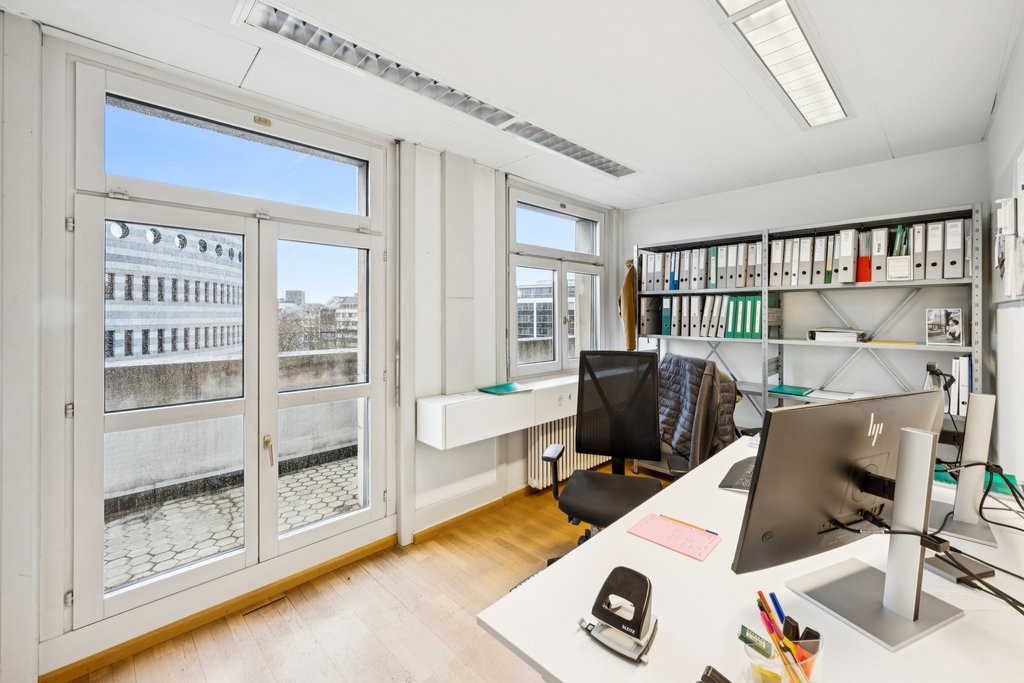 298m² office, photo 3 of 10