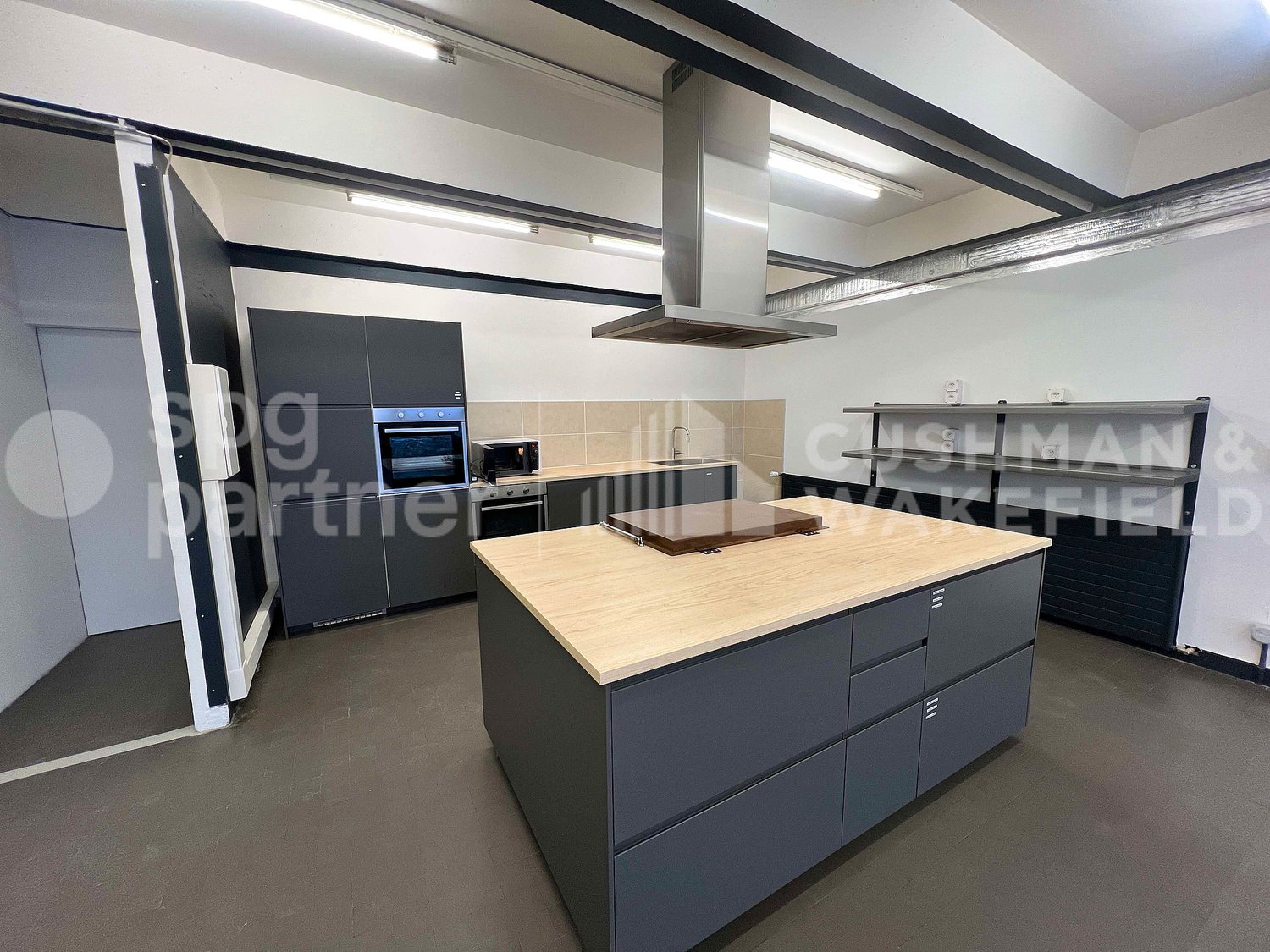 1470m² storage room, photo 7 of 10