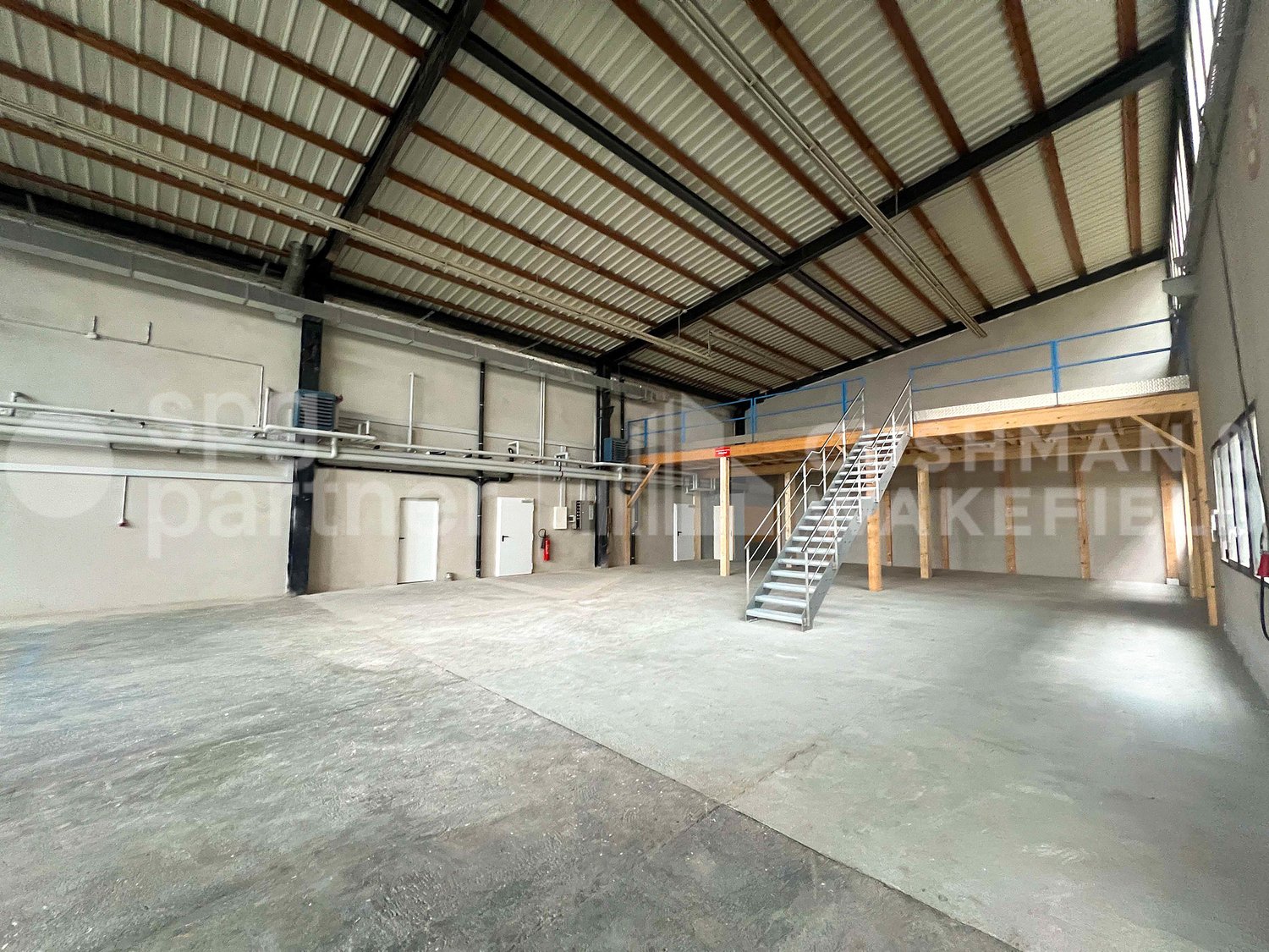 1470m² storage room, photo 2 of 10